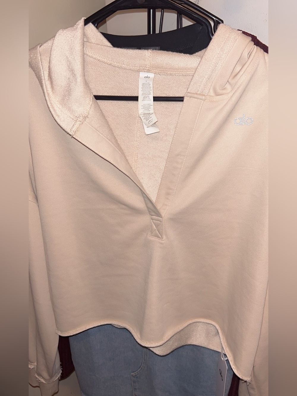 ALO Yoga Women’s Cream Hooded Pullover